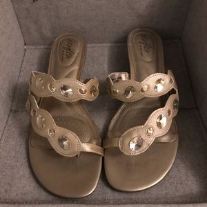 Dexflex by dexter. gold sandals 10W *New*